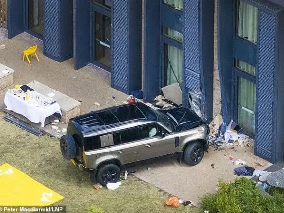 У Лондоні авто врізалось у школу: загинула 8-річна дівчинка
