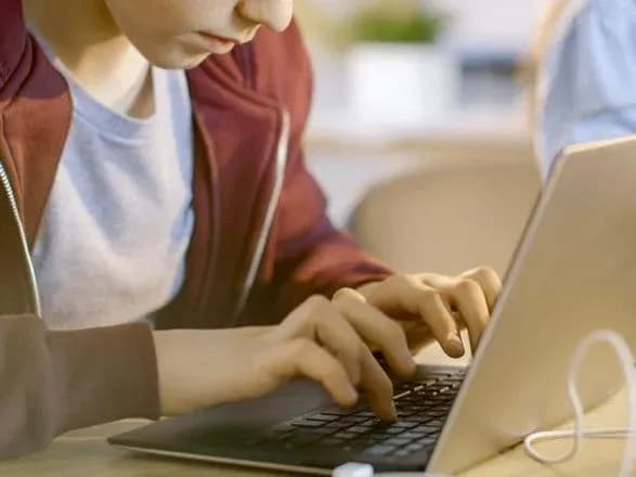 Менше половини закладів позашкільної освіти проводять навчання очно