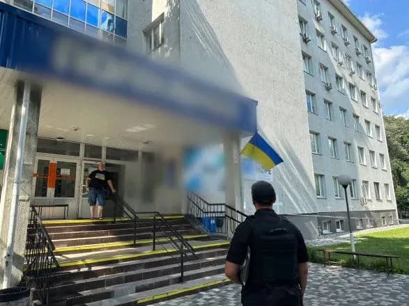 У медзакладах Бучі та Ірпеня шукають вибухівку: персонал та пацієнтів евакуювали