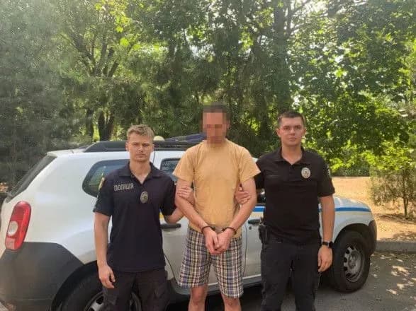 Поліція затримала ймовірного вбивцю 32-річної жінки на Одещині, тіло якої знайшли у тумбі біля сміттєвих баків