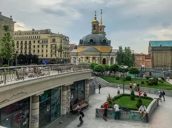 В центрі Києва займались реконструкцією, а побудували ТРЦ: екскерівнику КП повідомлено про підозру 