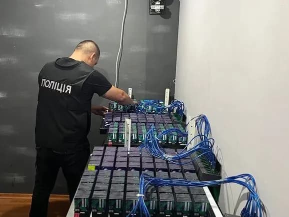 Займались шахрайством та поширювали ворожу пропаганду: викрито ботоферму