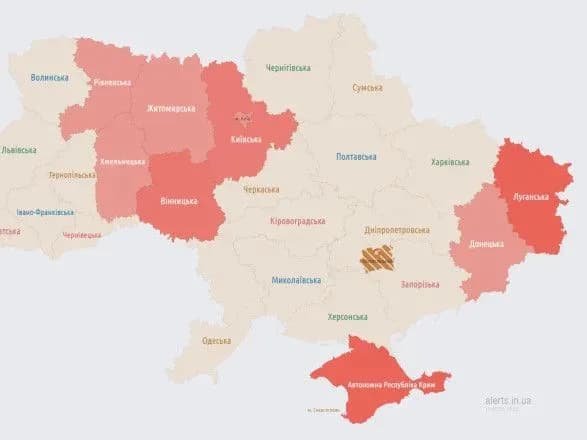 У Києві та області лунають вибухи, працює ППО