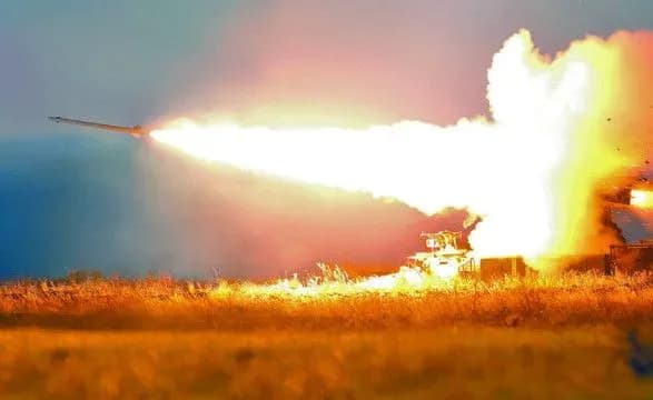 У Сумах чути вибухи, працює ППО