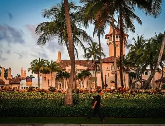 Дональд Трамп погодився повернути Ізраїлю старовинні керамічні масляні лампи та монети