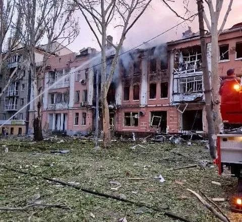 "Це диво": у Миколаєві з-під завалів врятували двох людей
