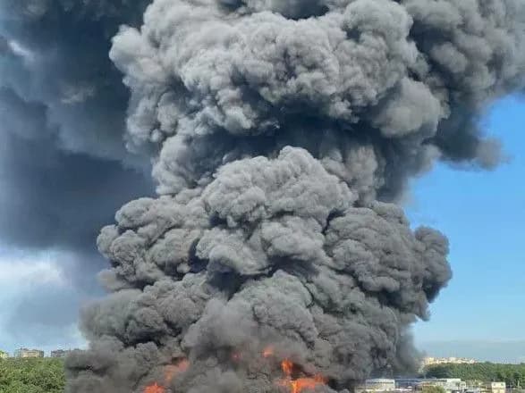 Під російським ростовом масштабна пожежа: палає склад із макулатурою