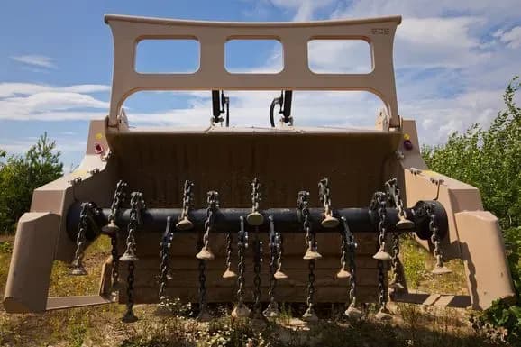 У ДСНС показали роботу піротехніків на сучасних швейцарських машинах механізованого розмінування