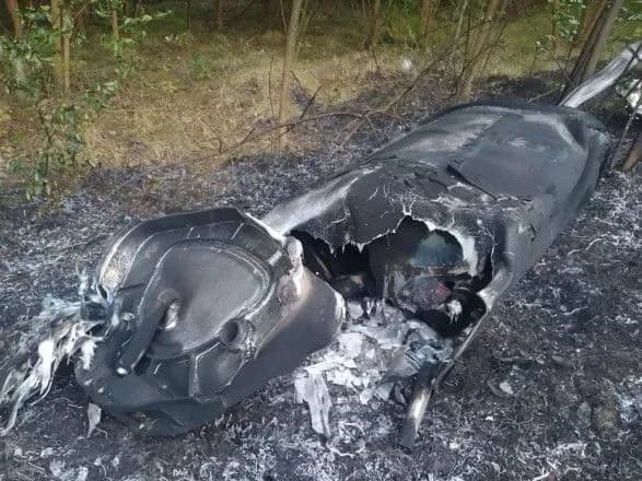 Над Дніпропетровщиною під час атаки рф збили ракету: в ОВА показали наслідки падіння уламків