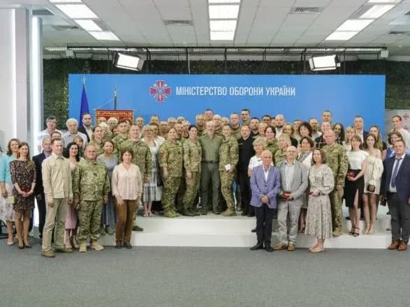 Резніков привітав медиків: Ви з першого дня російської навали рятуєте життя наших воїнів, виконуючи надважливу роботу