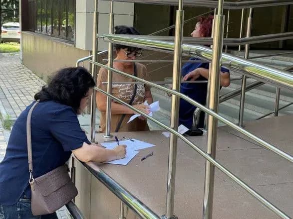 У Сімферополі силовики рф затримали кримчан, які прийшли підтримати засуджених активістів - омбудсмен