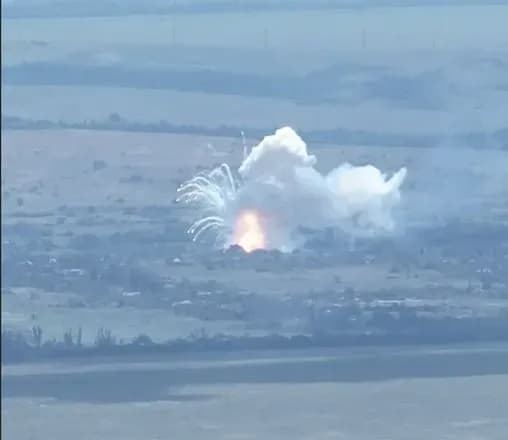 СтратКом ЗСУ опублікував відео, як український дрон нищить ворожий "Солнцепьок"