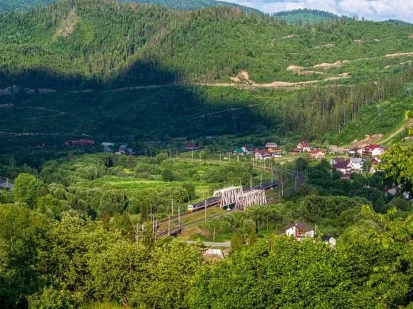 З 1 серпня Укрзалізниця запускає новий потяг зі Львова до Мукачева