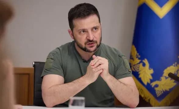 Президент натякнув місцевій владі, що витрати на барабани не на часі: бюджети всіх рівнів мають орієнтуватися на оборону