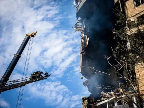 В Кривом Роге во время спасательных работ в многоэтажке произошел обвал, люди успели отскочить - МВД