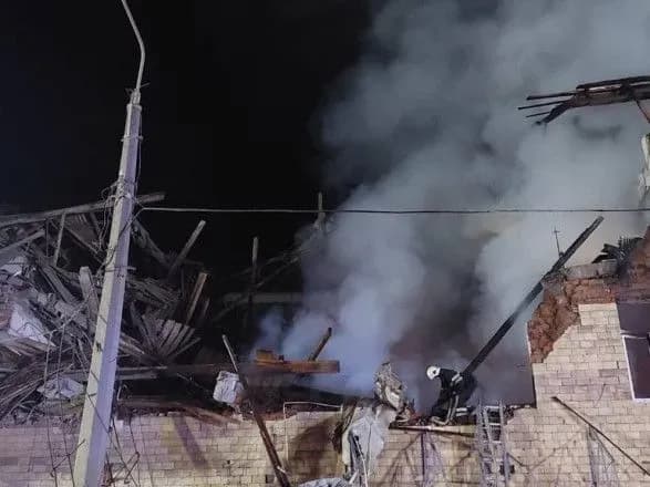 Ворожа атака "шахедами" на Харків: пошкоджений навчальний заклад та будівля на території спорткомплексу, одна людина постраждала