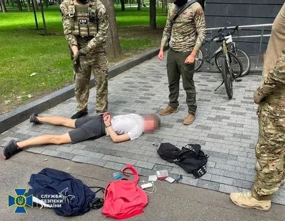 Їздили по Харкову на велосипедах і знімали місця перебування ЗСУ: коригувальників затримано