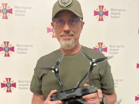 Для ЗСУ передають уже десяту модель FPV-дрона - Резніков