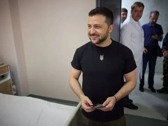 "Брали участь у боях на півночі та сході": Зеленський в Івано-Франківську відвідав у лікарні українських захисників