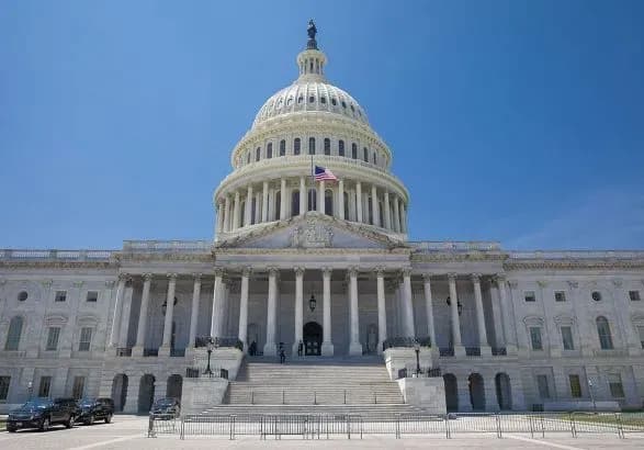 В Капитолии в США после "фальшивого звонка" не обнаружили ни стрелка, ни пострадавших