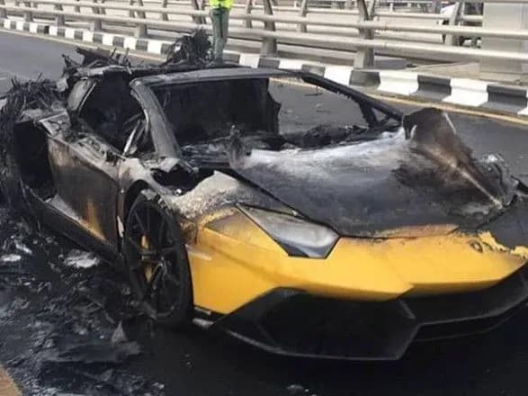 В центре москвы сгорел дотла элитный суперкар