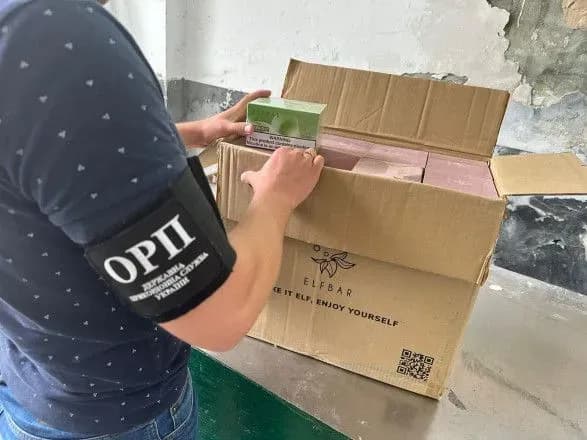 Українець намагався ввезти в Україну партію електронних сигарет вартістю 4 млн грн