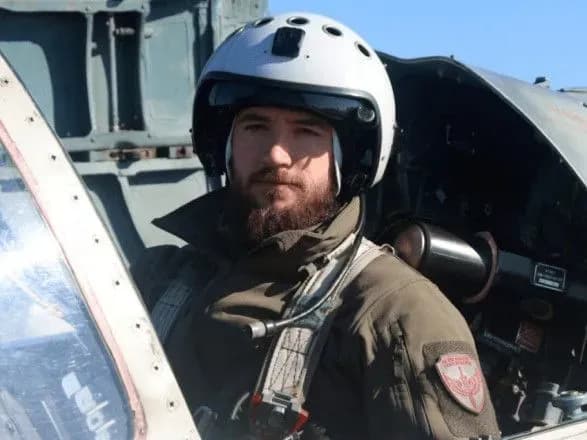 Здійснив понад 360 бойових вильотів: президент нагородив найвищою державною нагородою льотчика Ростислава Лазаренка