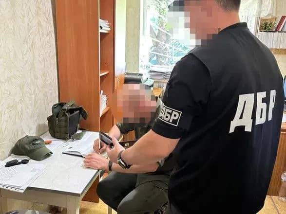 Избил подчиненного до потери сознания: ГБР сообщило о подозрении военкому с Полтавщины