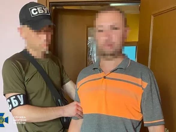 Бил и издевался над украинскими пленными во время оккупации: в Херсоне задержали коллаборанта