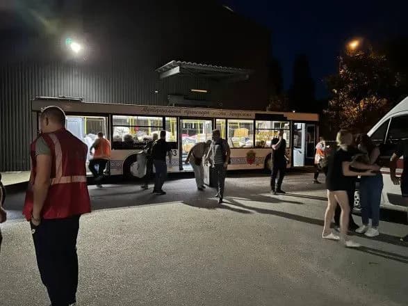 Атака рф по Запорожью: известно о семи пострадавших, в трех учебных заведениях повылетали окна