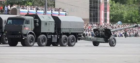 Нацгвардійці захопили російського "Ведмедя", разом з екіпажем та гаубицею