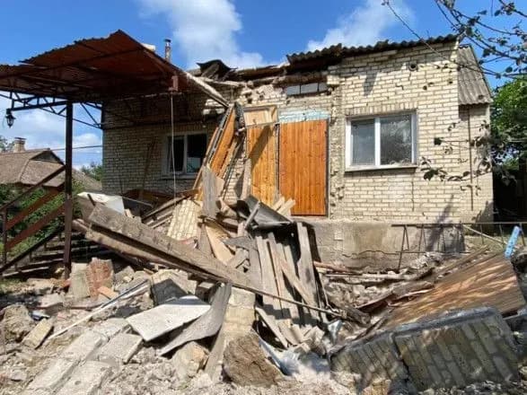 Увечері росіяни обстріляли село на Донеччині, загинула жінка, її чоловік – поранений
