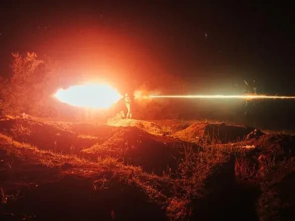 Кожен постріл - це краплина рішучості: у ЗСУ показали нічну бойову роботу гранатометників