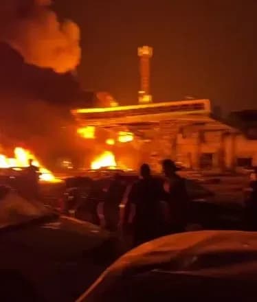 У російській махачкалі пролунав вибух та здійнялась сильна пожежа