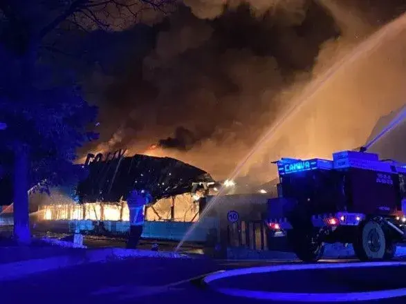 В Одесі через ракетну атаку загорівся гіпермаркет