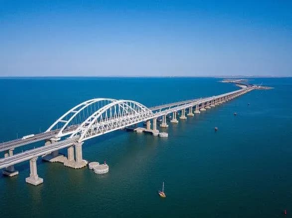 Біля Кримського мосту рашисти виставили ППО та димові машини для захисту переправи