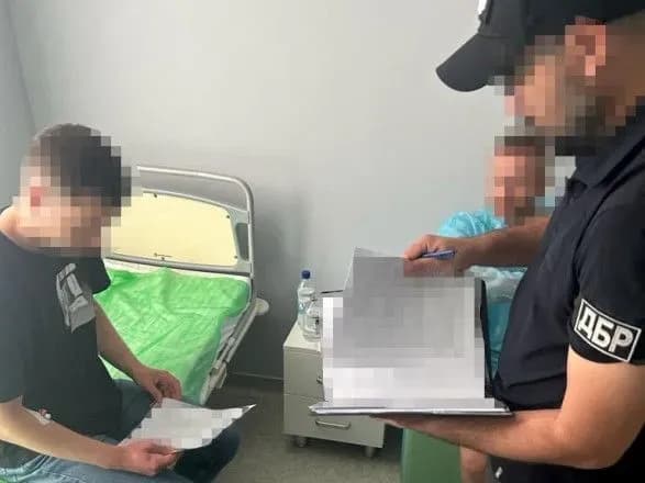 ДБР вручили підозру очільнику однієї з ВЛК Києва, який виготовляв довідки для ухилянтів