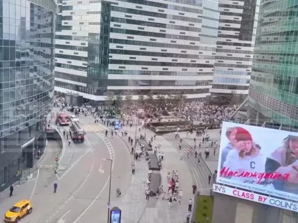 У центрі москви провели евакуацію через анонімне повідомлення про приліт безпілотника - росЗМІ
