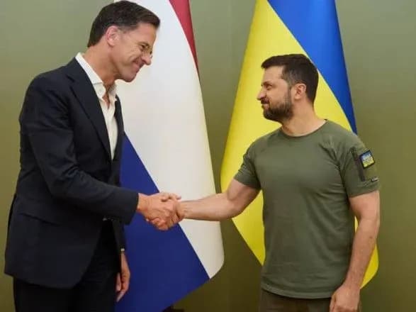 Зеленський прибув до Нідерландів: на порядку денному візиту – F-16 для України