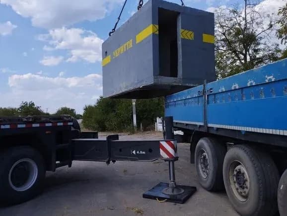 Херсонська ОВА показала мобільні укриття, що встановлюються на лінії вогню в області