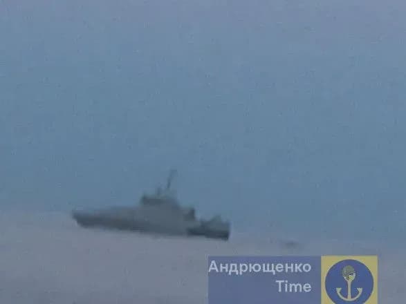 У порту Маріуполя вперше з моменту окупації пришвартувався військовий корабель рф - Андрющенко