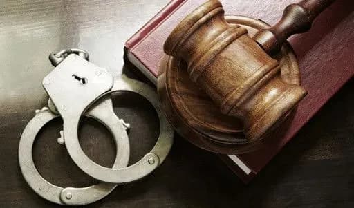 Зірвав з одягу дитини нашивки з літерою Z: у рф арештували українця