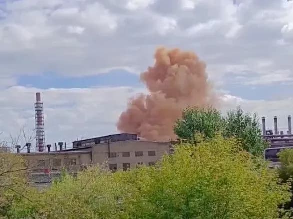 Над челябинском поднялся столб оранжевого дыма: что известно