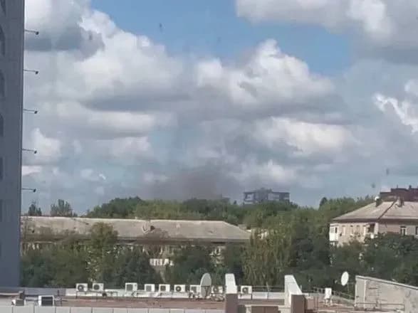 У центрі Донецька пролунали три потужні вибухи