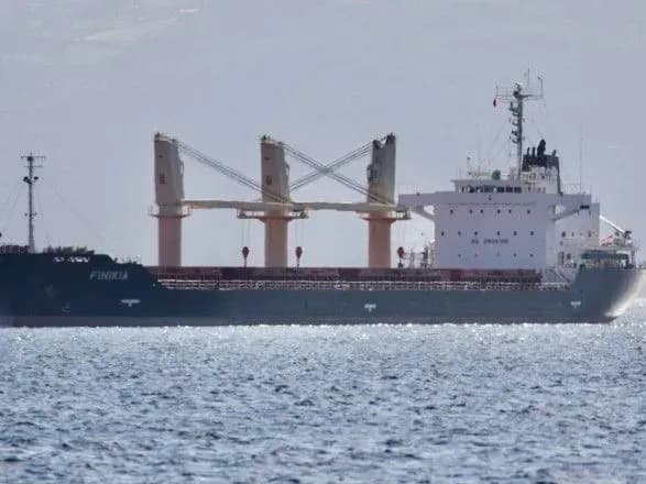 росія відправила крадену українську кукурудзу у Ліван. Україна закликає не приймати цей суховантаж — Reuters