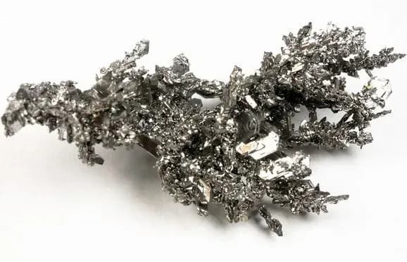 Стратегические минералы: цель перейти от добычи сырья к производству собственных товаров - Минприроды