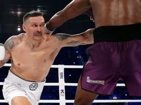 Відстояв чемпіонські титули: Усик переміг Дюбуа нокаутом