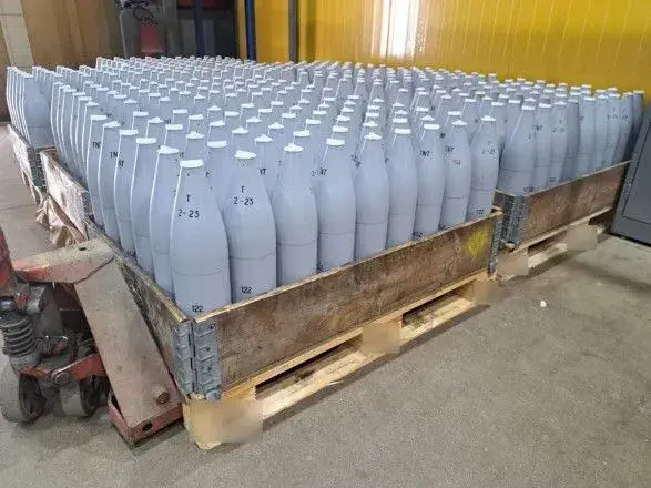 В Україну доправили перші кілька тисяч 122-мм снарядів, виготовлених спільно із європартнерами