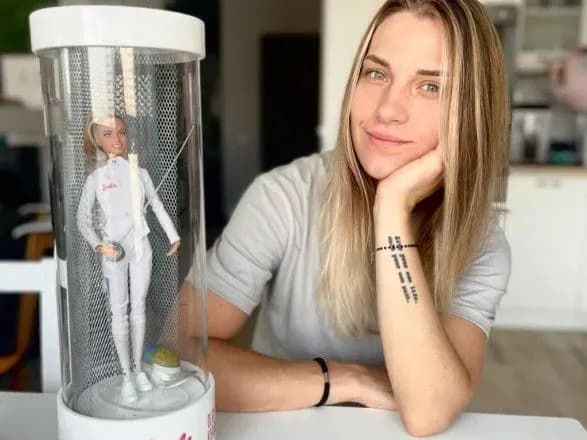 Іменну Barbie фехтувальниці Ольги Харлан продали на eBay за 10 400 доларів США