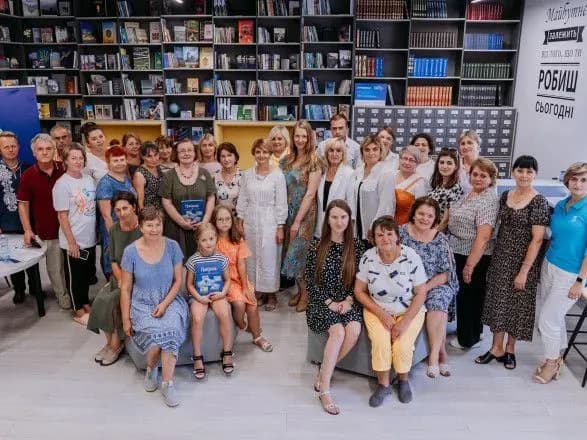 Сознательных украинцев надо воспитывать с детства: в Хмельницкой области презентовали книгу детского фольклора "Грайлик"